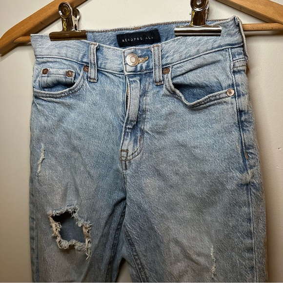 Aeropostale Mom Jeans Distressed Cropped Boot Cut Light Medium Wash 000 Regular - Picture 2 of 11